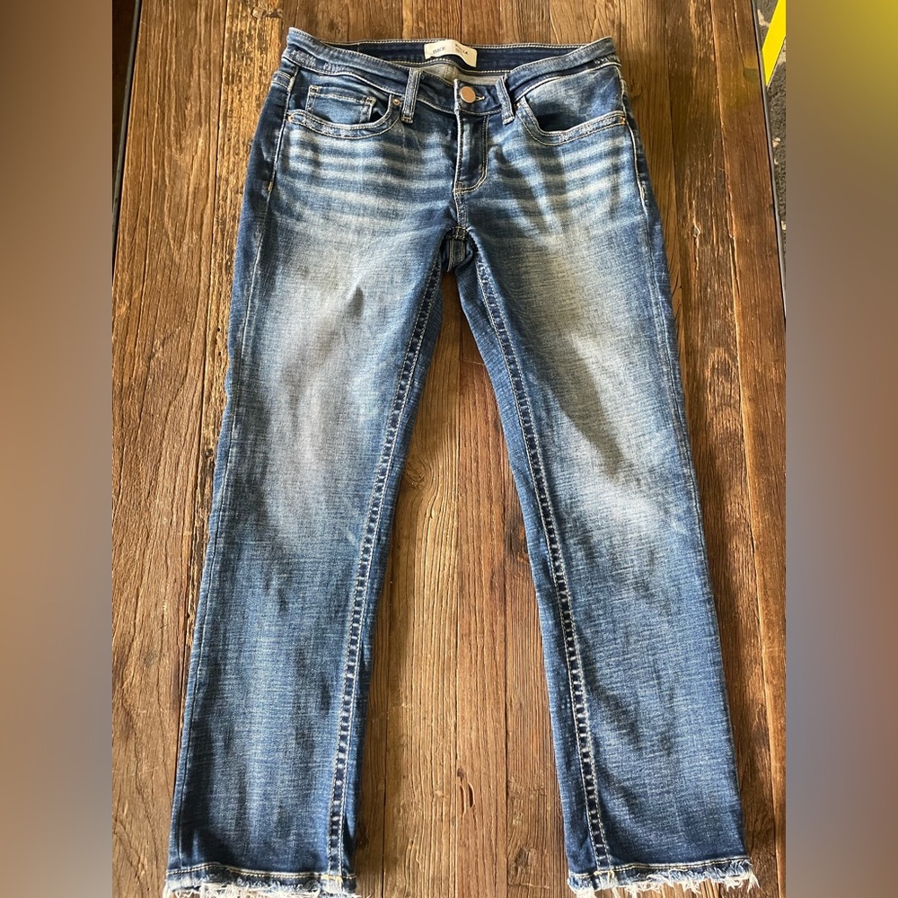BKE Stella crop jeans. Size 27. 27” inseam. Perfect for Spring and Sunmer.